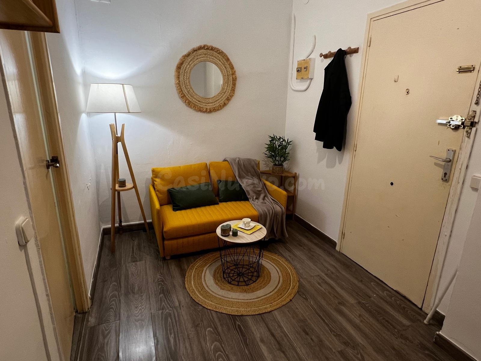 Bonito estudio - despacho amueblado, en finca con ascensor. - foto 3