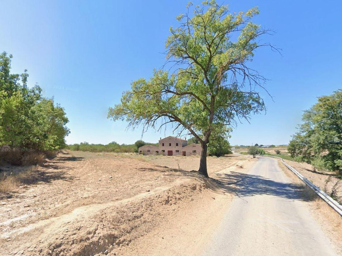 COMPLEJO DE TERRENOS Y EDIFICACIONES EN VENTA O ALQUILER JUN - foto 4