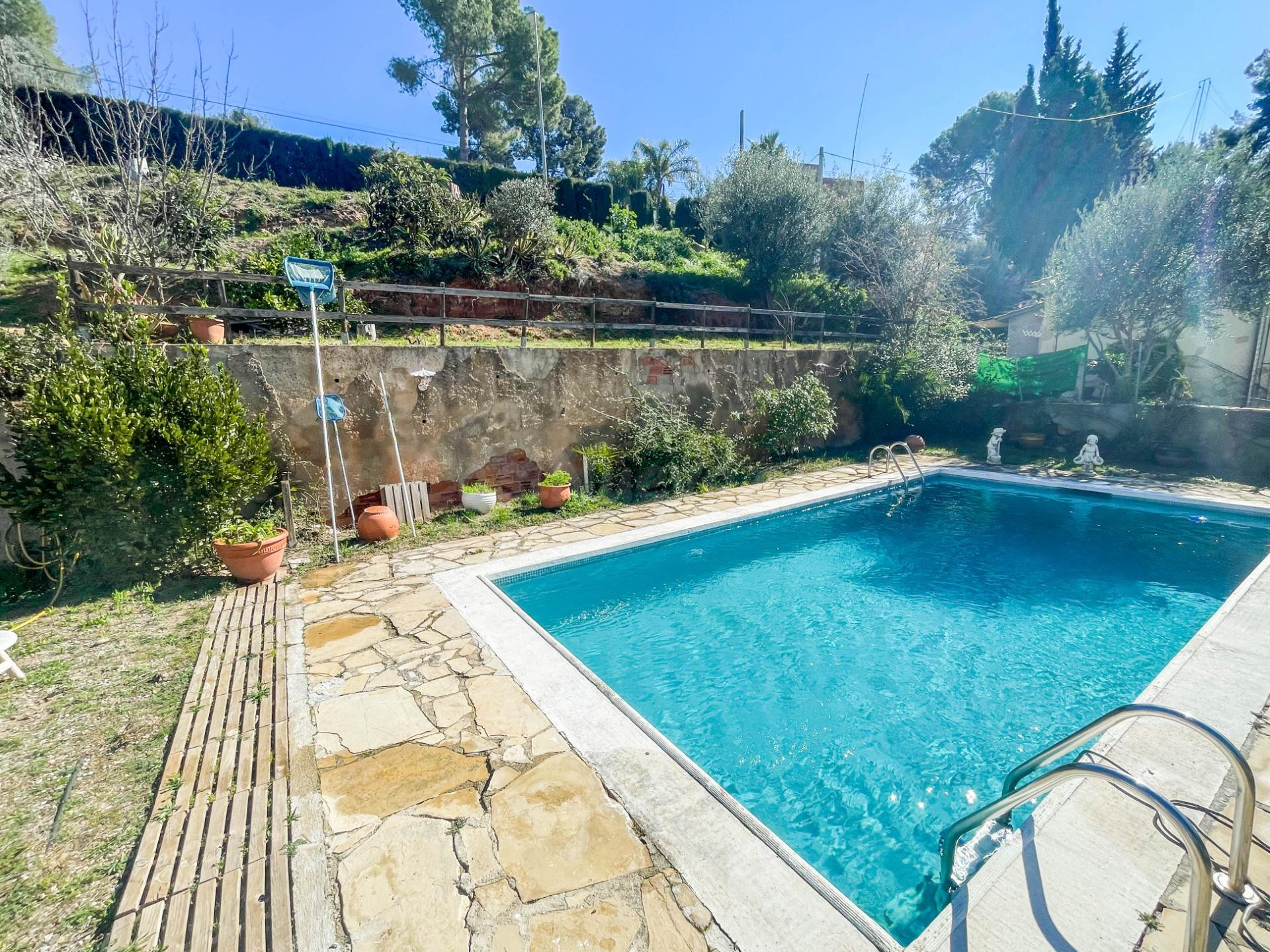 CASA EN VENTA EN URBANIZACIÓN LAS CARPAS – Abrera - foto 2