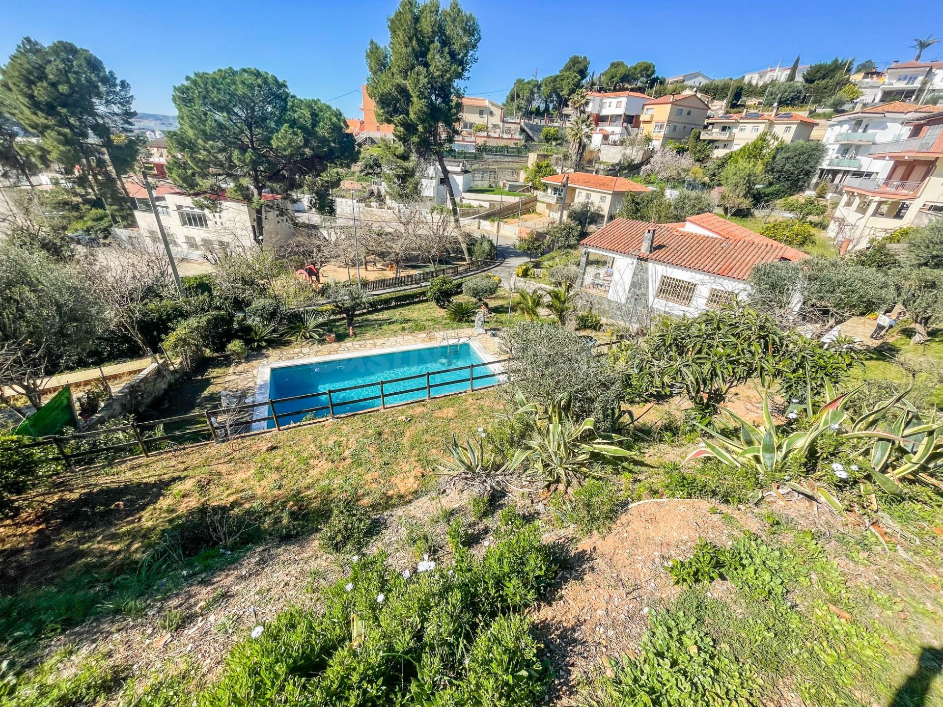 CASA EN VENTA EN URBANIZACIÓN LAS CARPAS – Abrera - foto 3