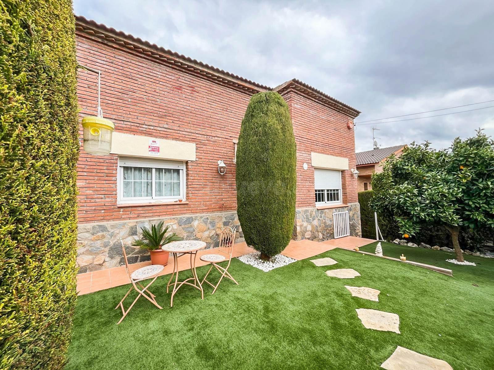 PRECIOSO CHALET A LA VENTA EN ESPARREGUERA - URB CAN RIAL  (