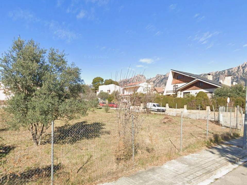 Parcela urbana en venta con vistas a Montserrat Urbanización