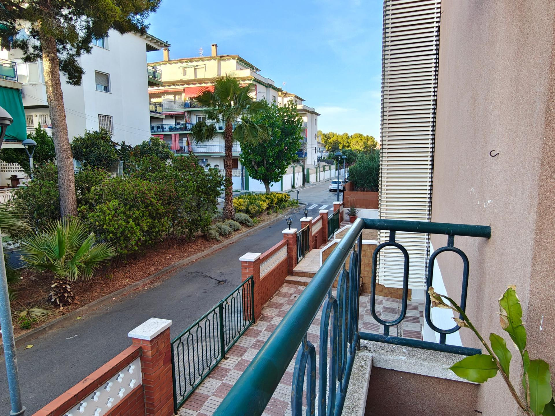 PISO EN VENTA CON TERRAZA, PARKING Y JARDIN – Urb. PUIG PELÓ - foto 4