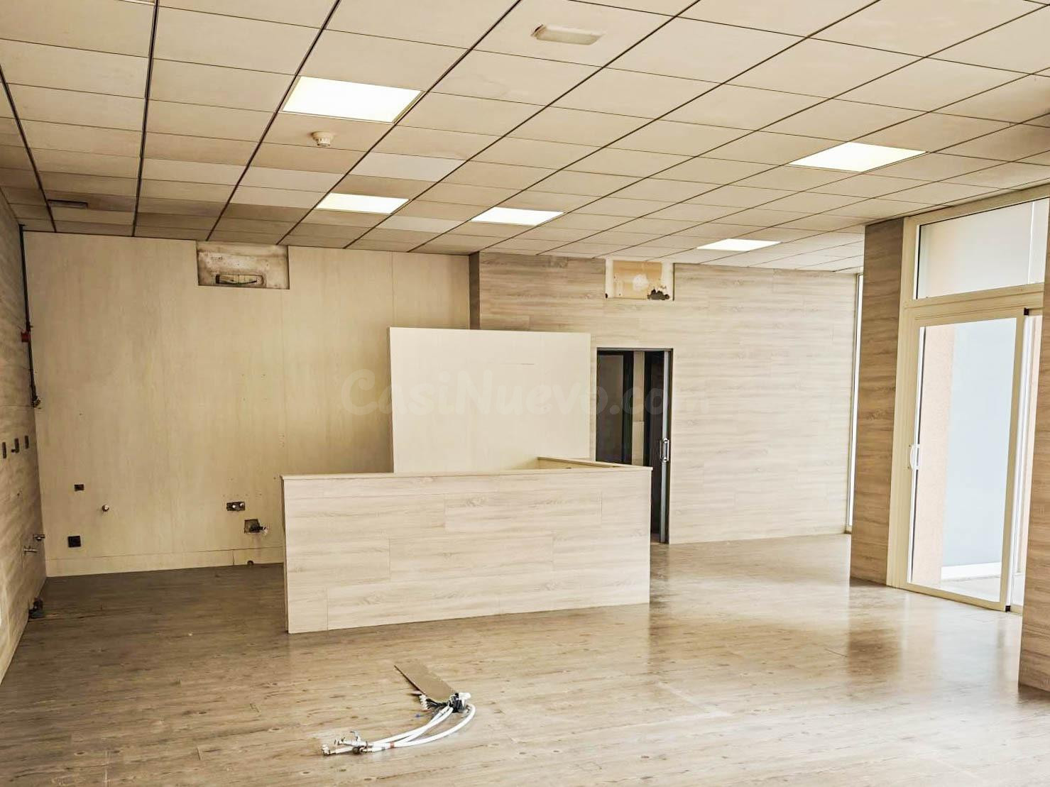 Local comercial en alquiler con gran terraza en Els Closos, 