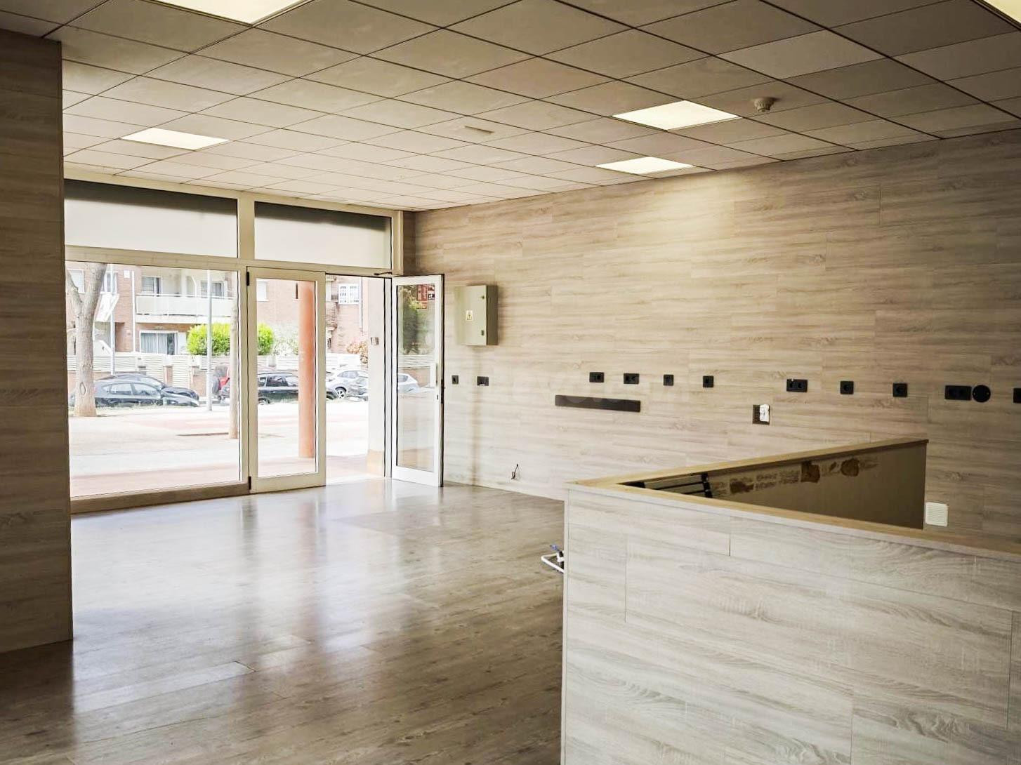 Local comercial en alquiler con gran terraza en Els Closos,  - foto 4