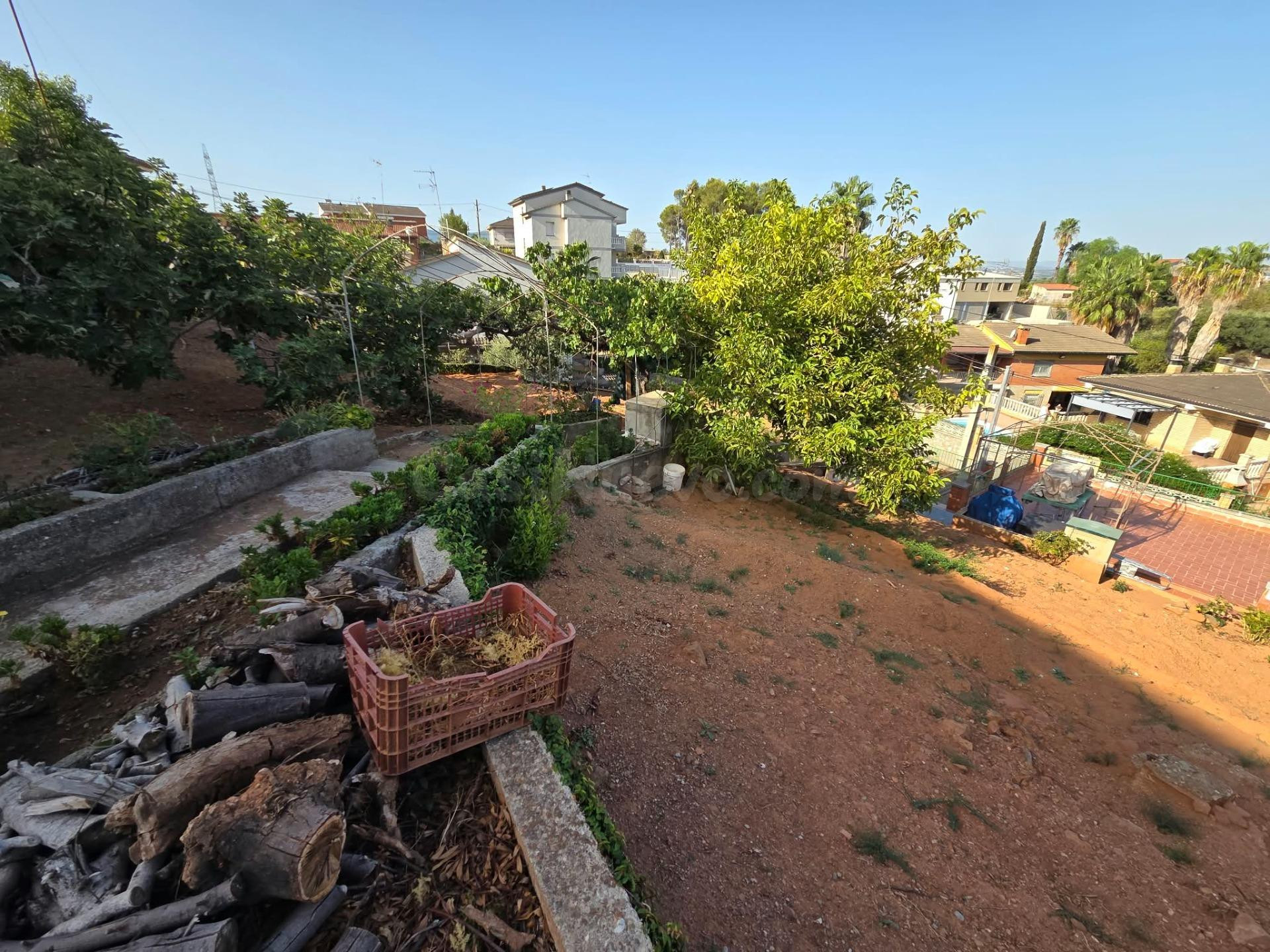 TERRENO EN VENTA CON EDIFICACIÓN EN CAN SANTEUGINI, CASTELLB