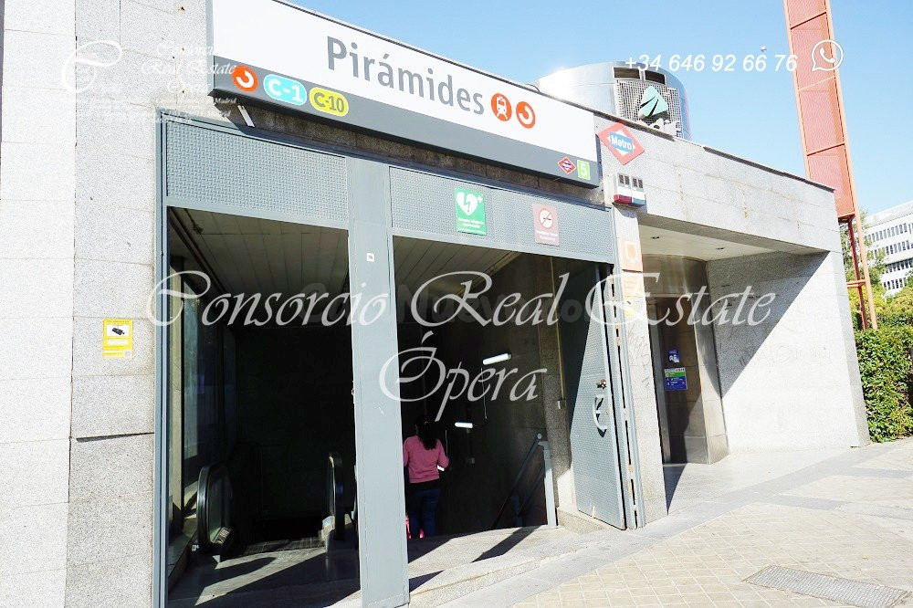 BAR CAFETERIA FRENTE A METRO Y RENFE PIRAMIDES