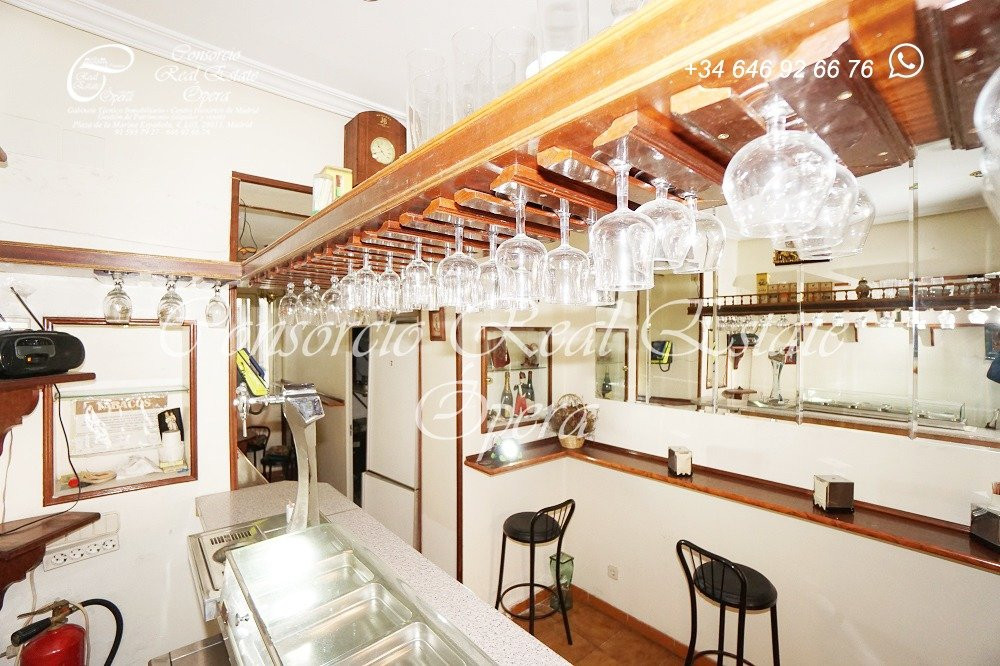 BAR CAFETERIA FRENTE A METRO Y RENFE PIRAMIDES - foto 4