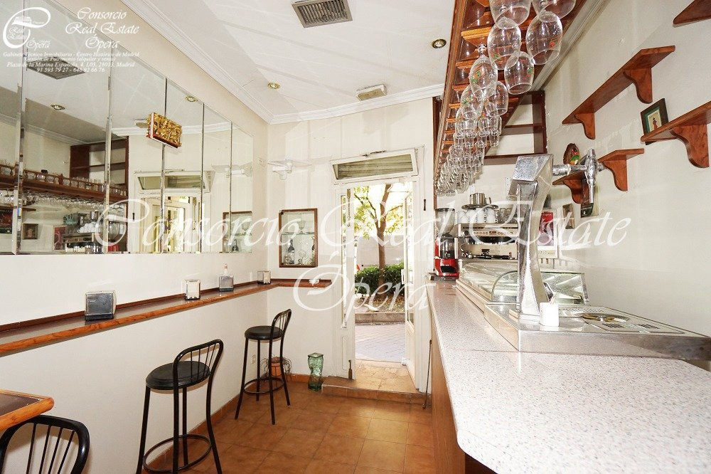BAR CAFETERIA FRENTE A METRO Y RENFE PIRAMIDES - foto 5