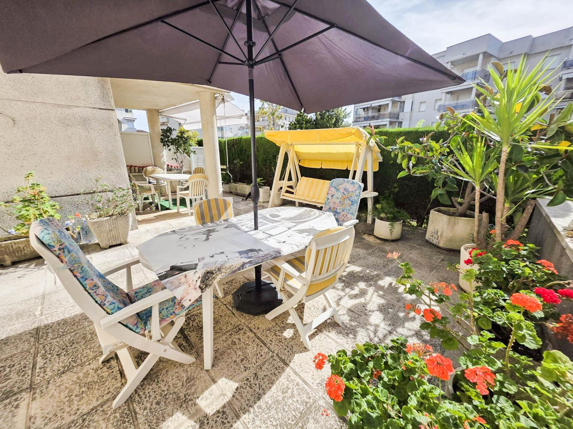 Planta baja en venta en segunda línea de mar en Cunit - foto 2
