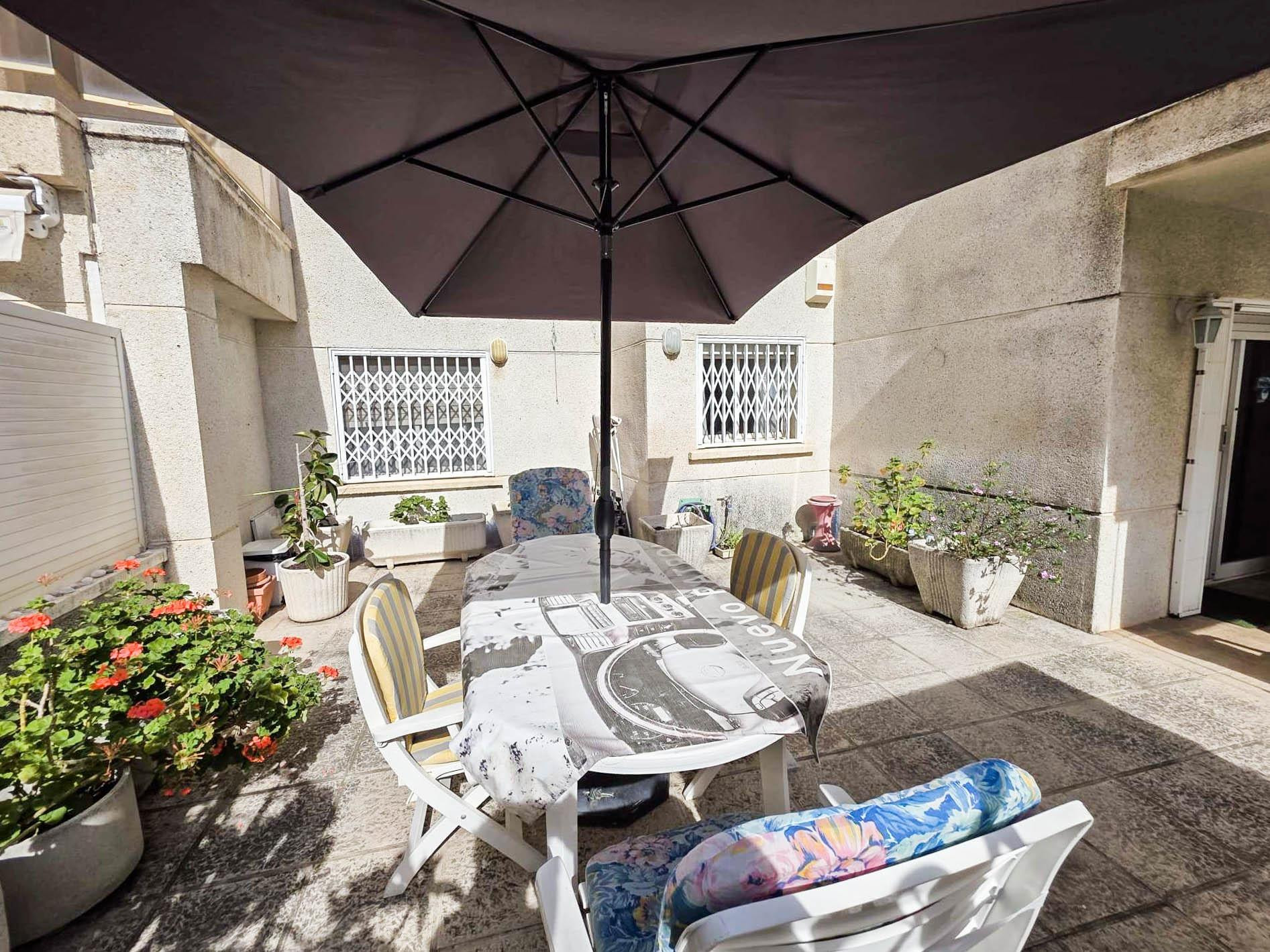 Planta baja en venta en segunda línea de mar en Cunit - foto 3