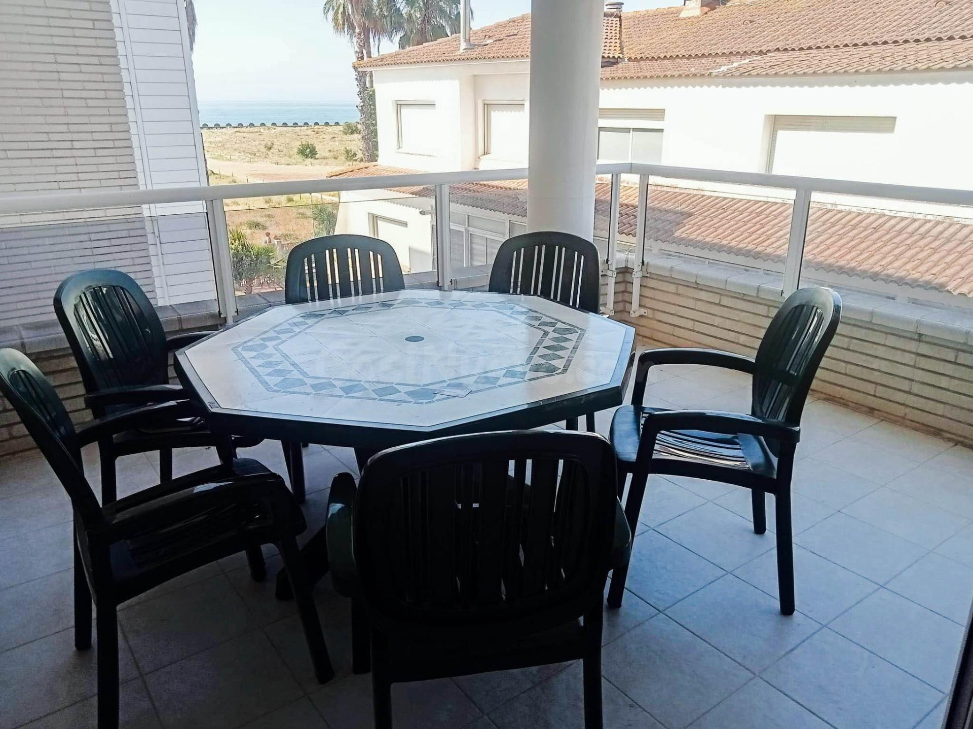 PISO DE 3 habitaciones EN VENTA CON TERRAZA Y VISTAS AL MAR  - foto 3