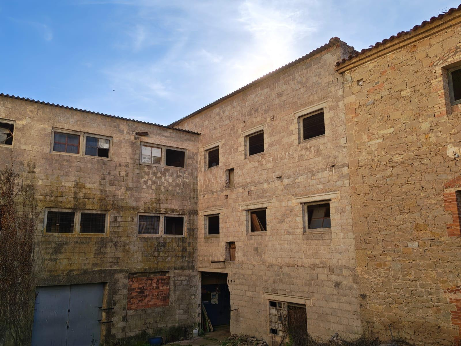 EDIFICIO EN VENTA A REFORMAR, PARA USO RESIDENCIAL O COMERCI