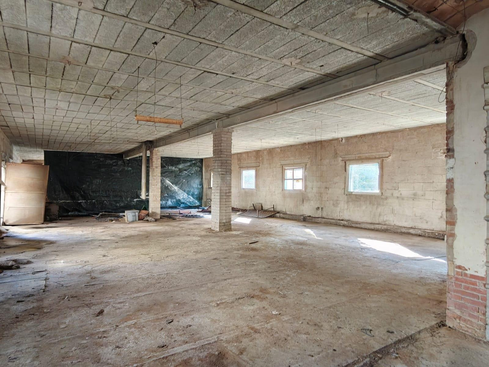 EDIFICIO EN VENTA A REFORMAR, PARA USO RESIDENCIAL O COMERCI - foto 3