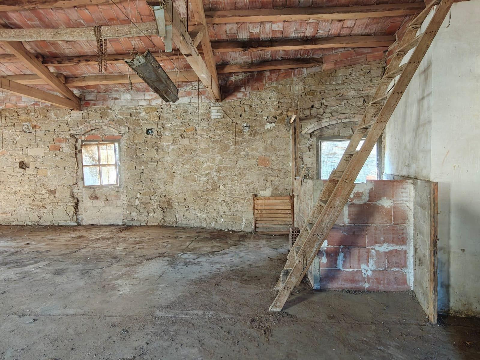 EDIFICIO EN VENTA A REFORMAR, PARA USO RESIDENCIAL O COMERCI - foto 5