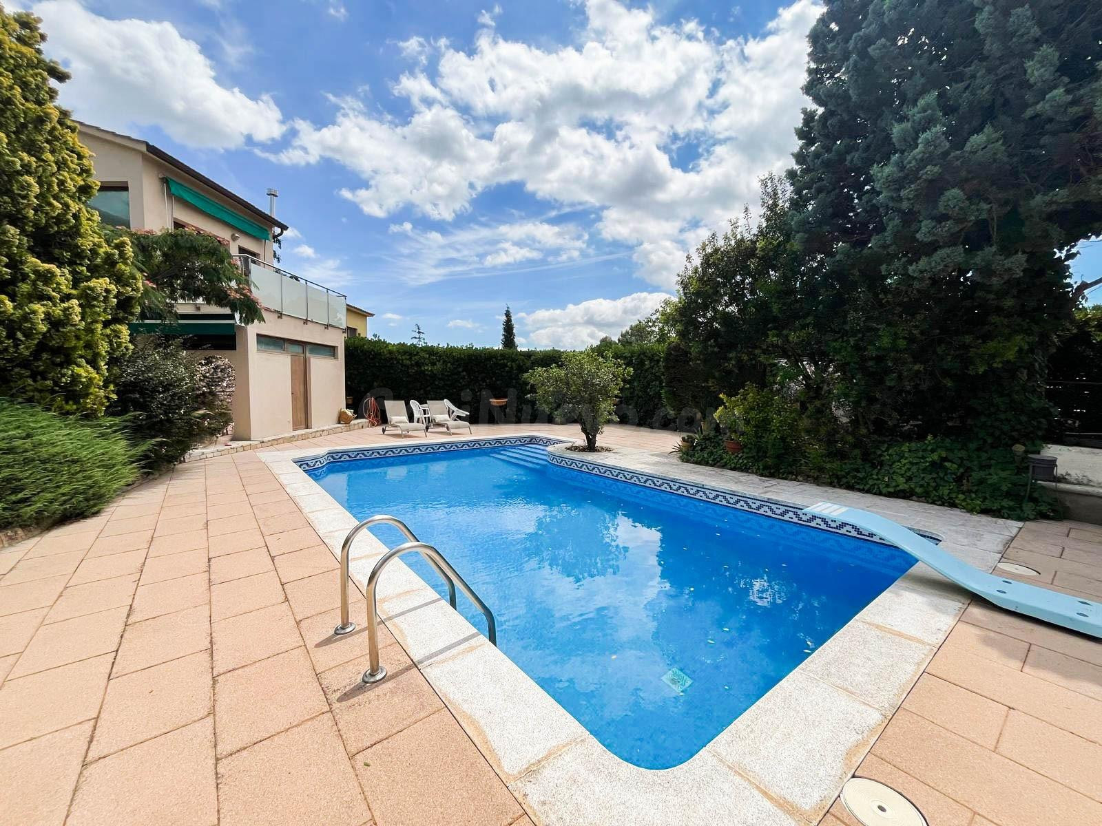 EXCLUSIVA VIVIENDA CON DOS PLANTAS INDEPENDIENTES, JARDÍN Y  - foto 3
