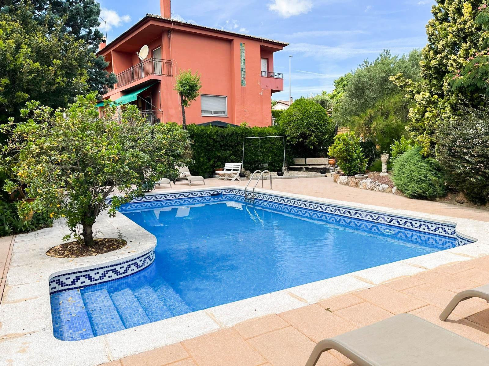 EXCLUSIVA VIVIENDA CON DOS PLANTAS INDEPENDIENTES, JARDÍN Y  - foto 4