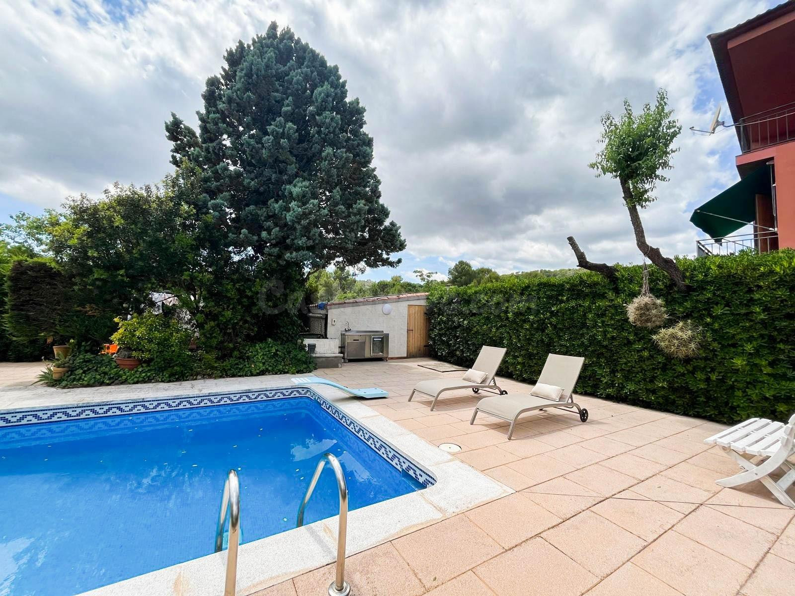 EXCLUSIVA VIVIENDA CON DOS PLANTAS INDEPENDIENTES, JARDÍN Y  - foto 5