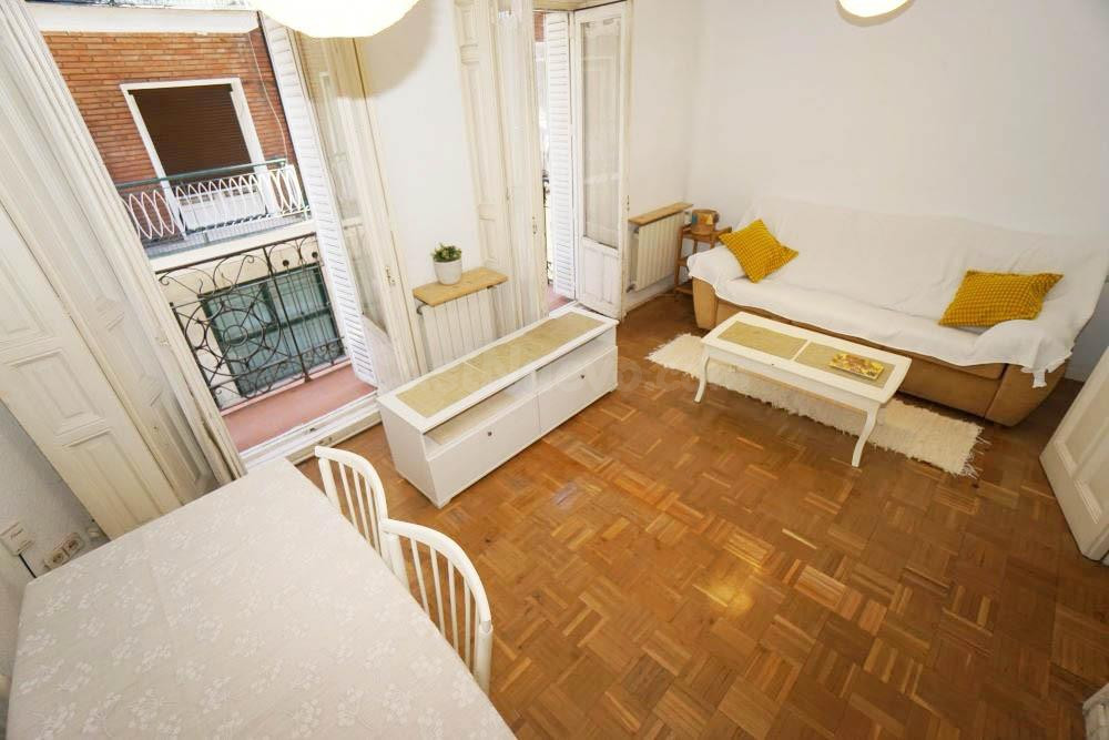 Vivienda exterior con dos balcones a la calle - foto 4