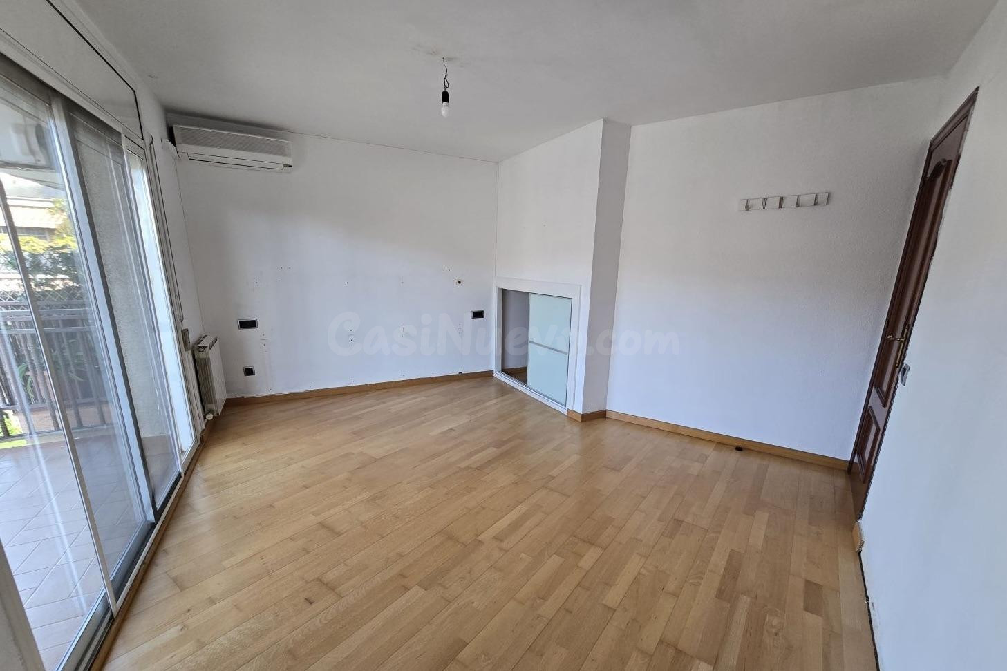 DÚPLEX EN VENTA CON TERRAZA Y PISCINA COMUNITARIA EN RUBÍ - foto 3