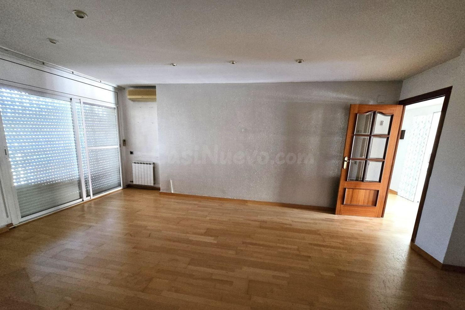 DÚPLEX EN VENTA CON TERRAZA Y PISCINA COMUNITARIA EN RUBÍ - foto 4