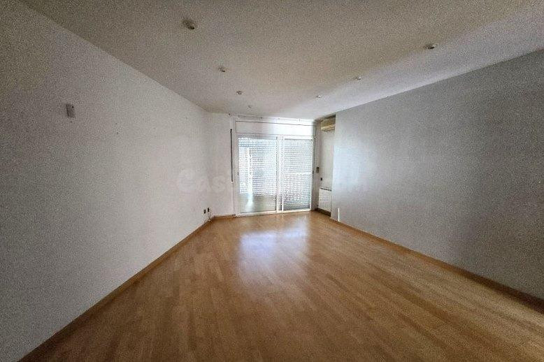 DÚPLEX EN VENTA CON TERRAZA Y PISCINA COMUNITARIA EN RUBÍ - foto 5