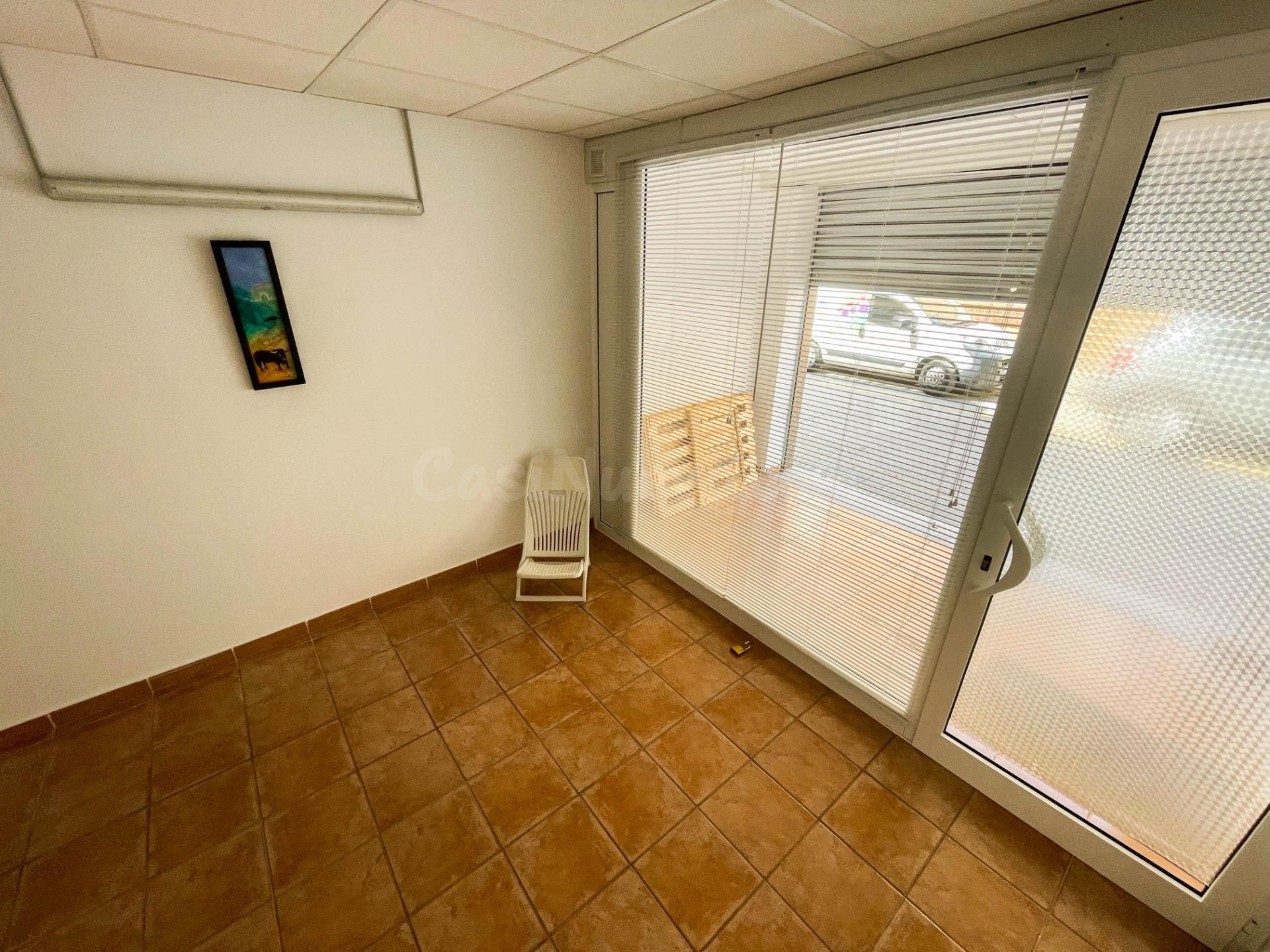 LOCAL EN VENTA EN EL CENTRO DE ELS HOSTALETS DE PIEROLA - foto 2