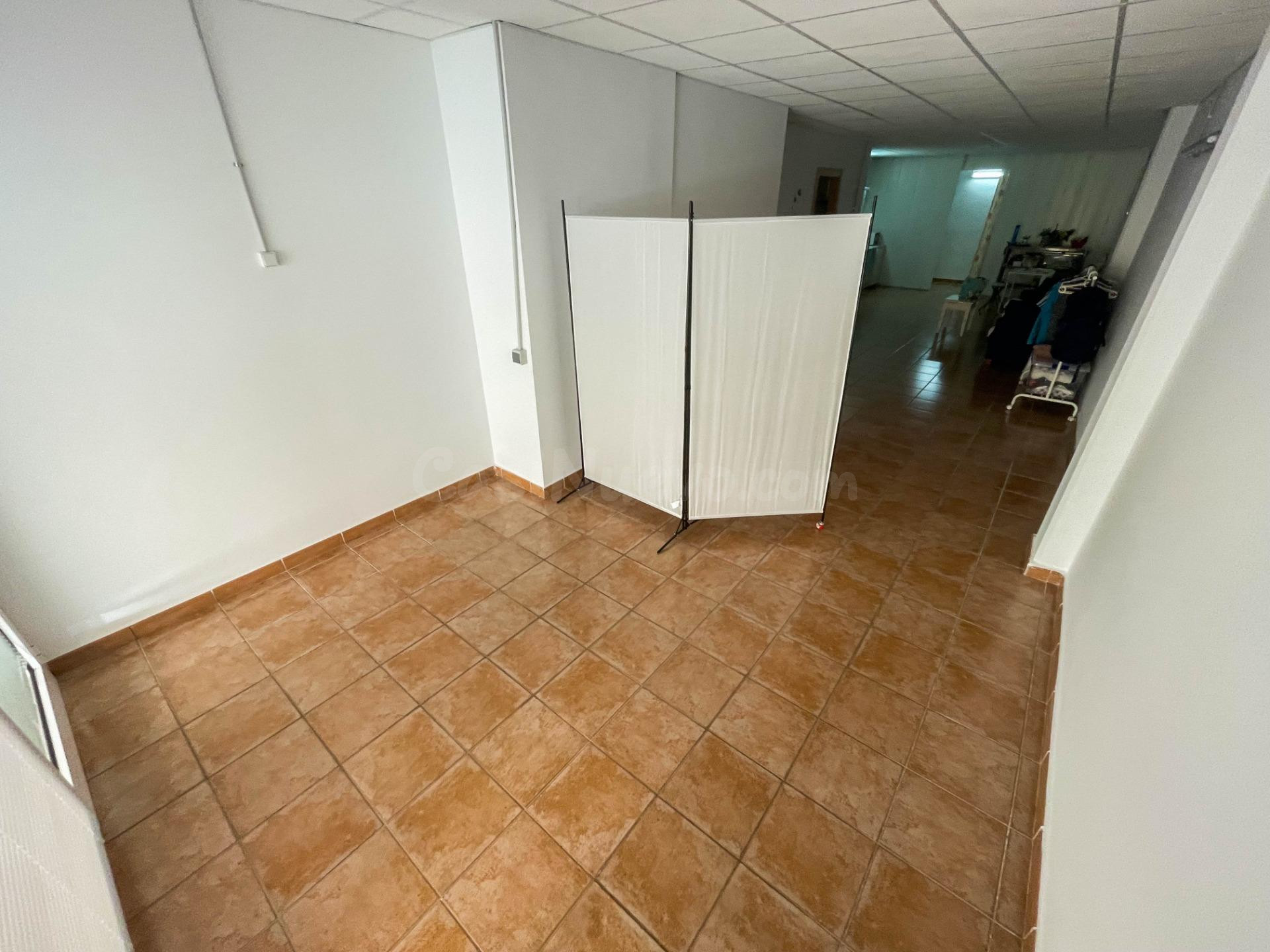 LOCAL EN VENTA EN EL CENTRO DE ELS HOSTALETS DE PIEROLA - foto 3