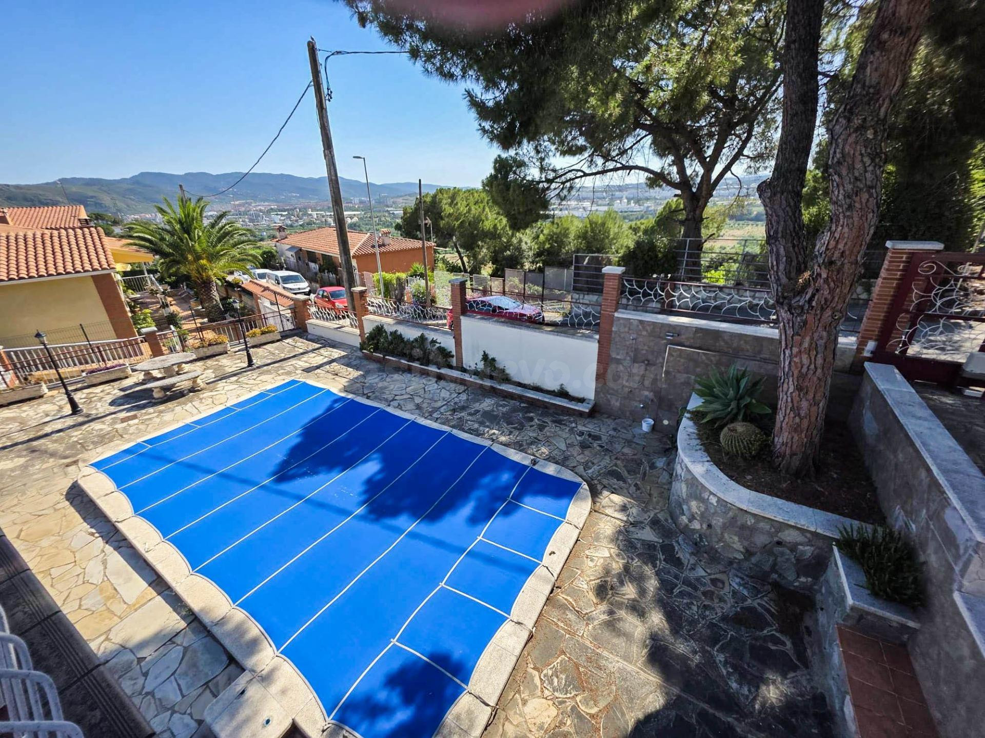 CHALET EN VENTA CON PISCINA EN LA URBANIZACIÓN LES CARPES, A - foto 3