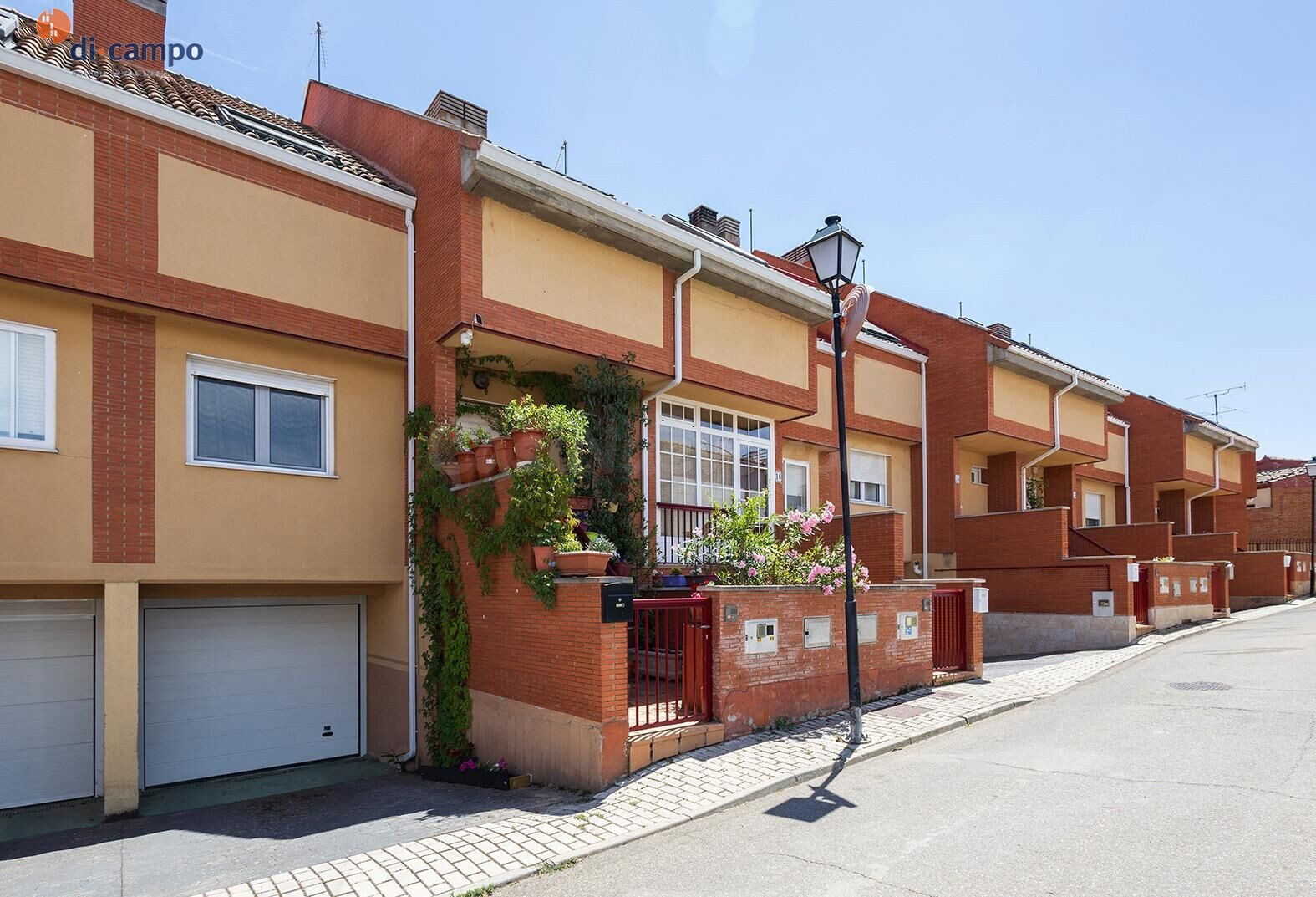 CHALET ADOSADO EN FUENSALDAÑA, VALLADOLID. 3 DORMITORIOS, BAJO CUBIERTA. PARA ENTRAR A VIVIR.