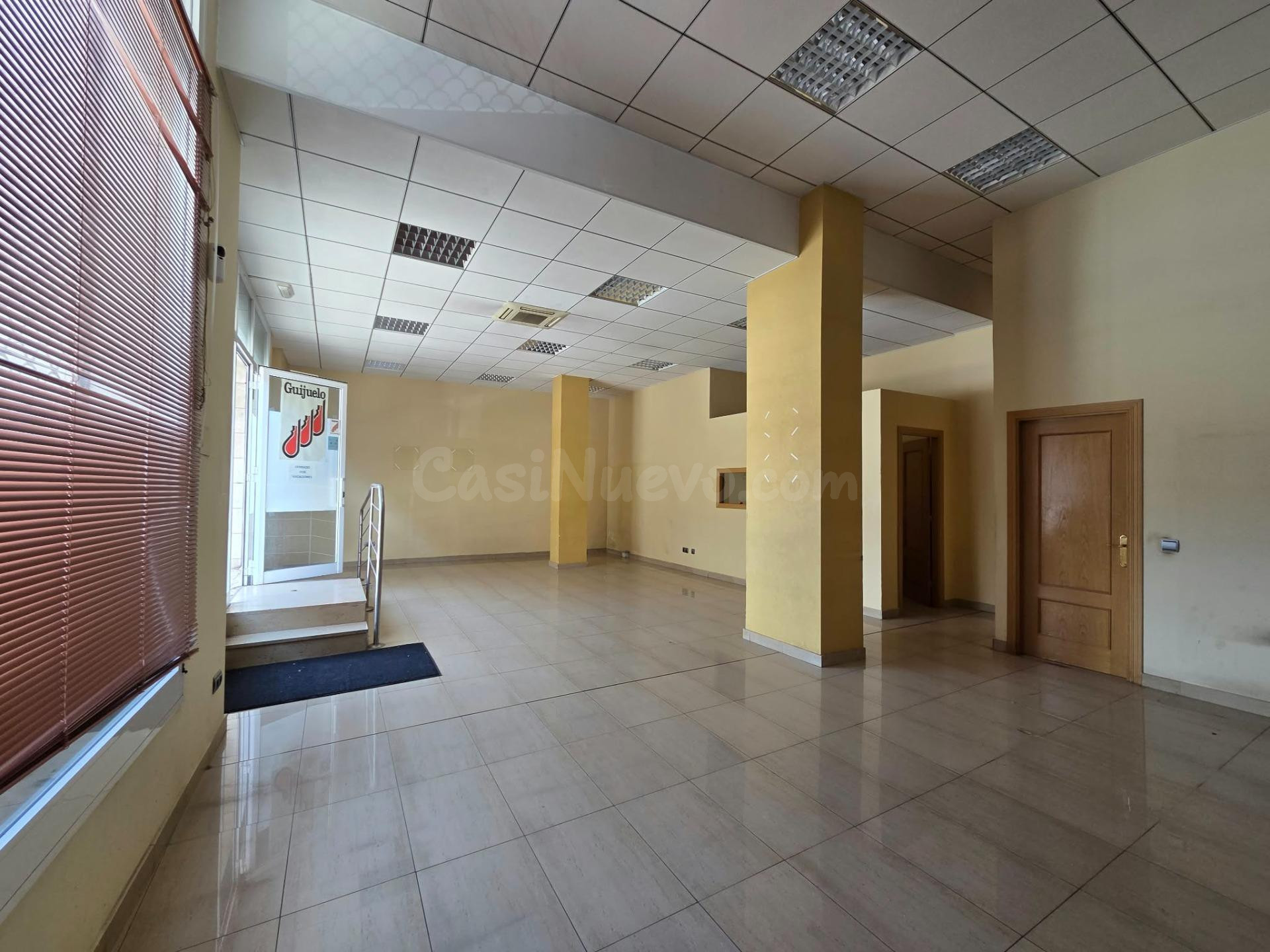 Local en venta con sótano en Olesa de Montserrat