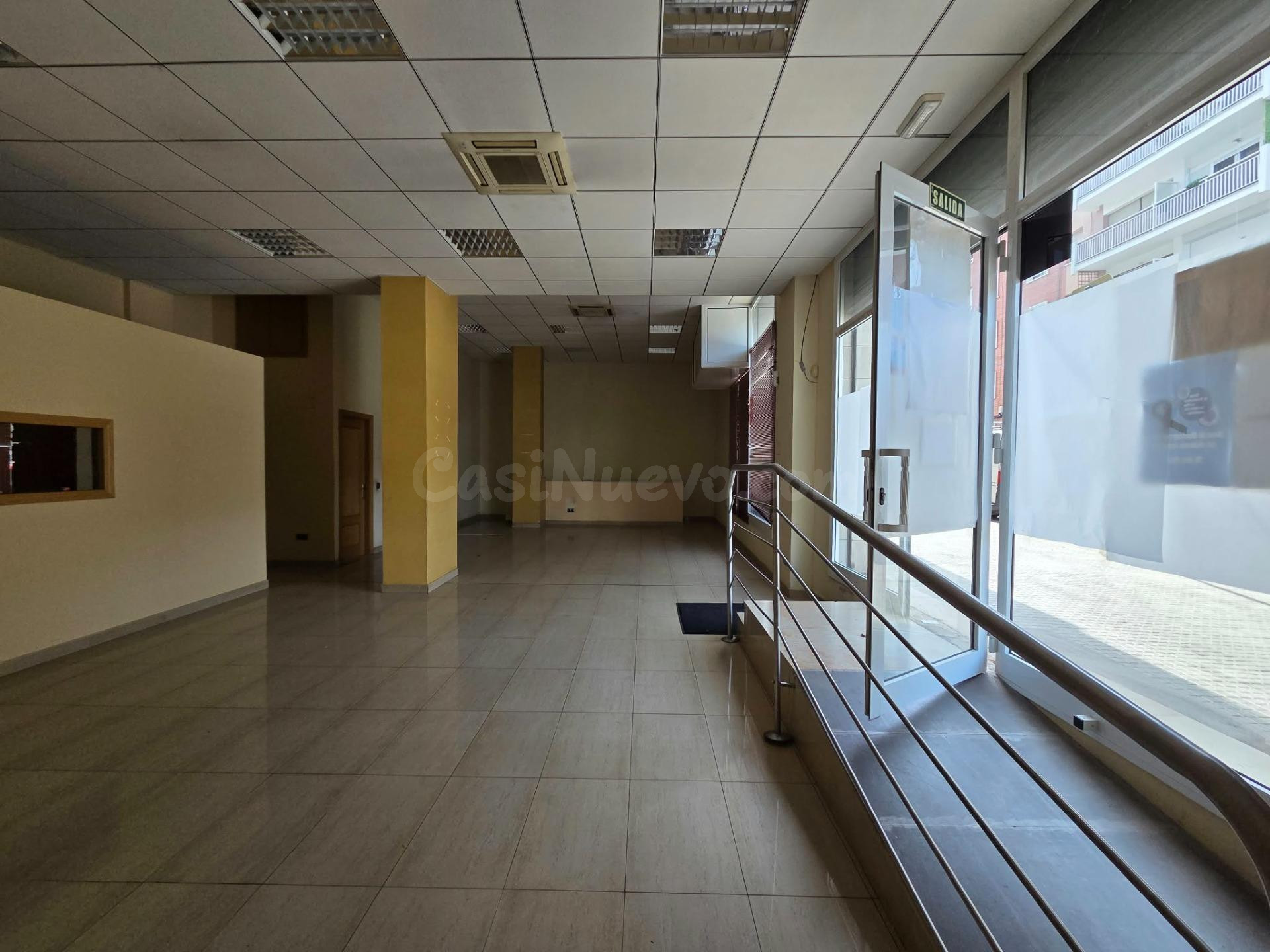 Local en venta con sótano en Olesa de Montserrat - foto 2