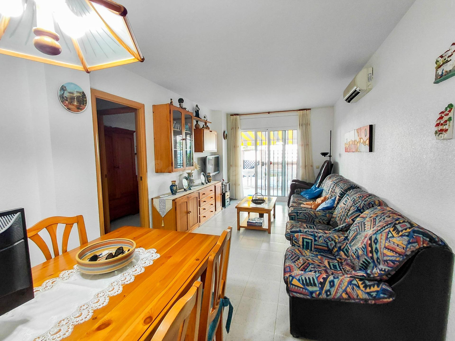 Planta baja con jardín y terraza en venta a pocos metros del - foto 3