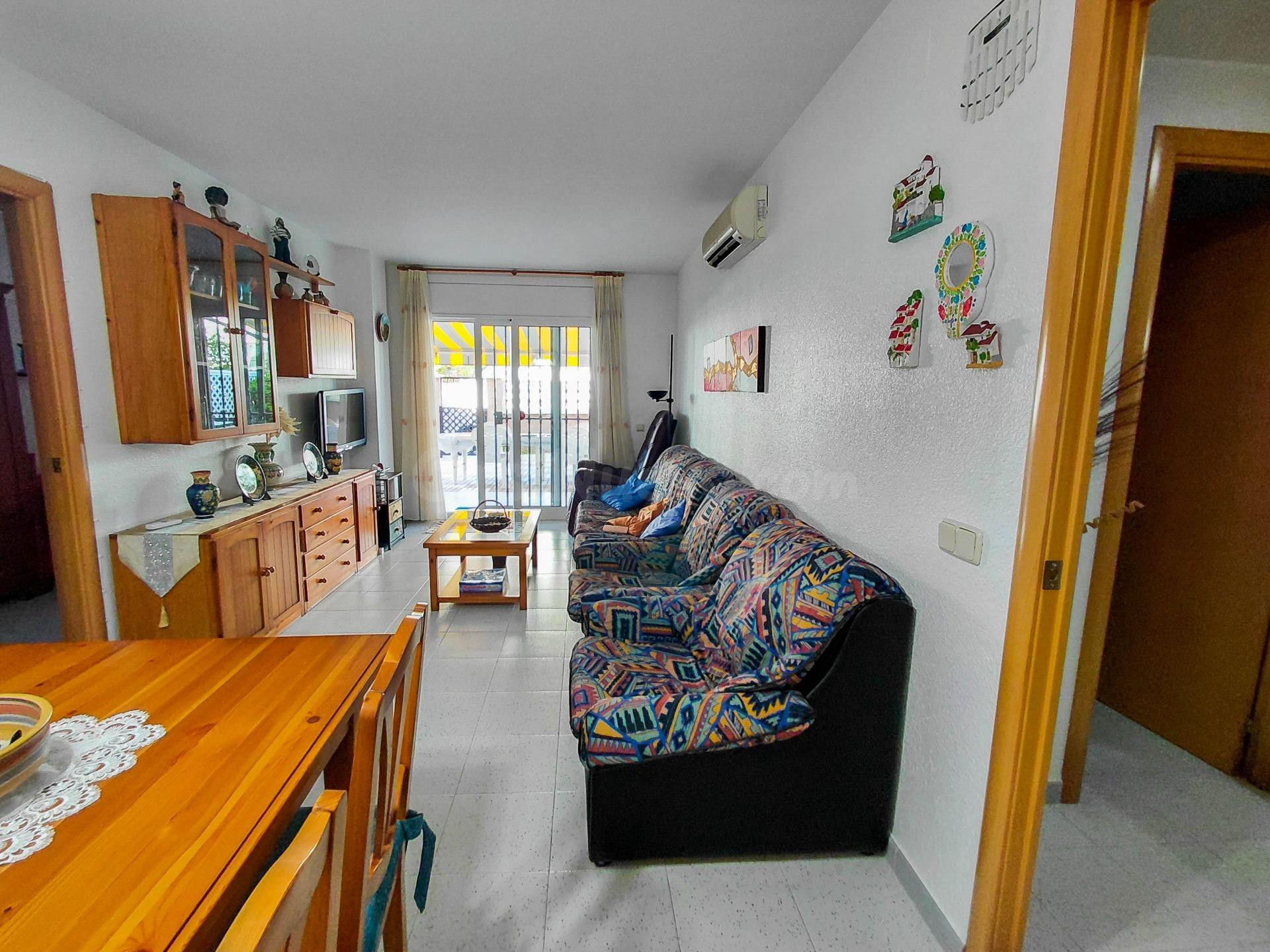Planta baja con jardín y terraza en venta a pocos metros del - foto 4