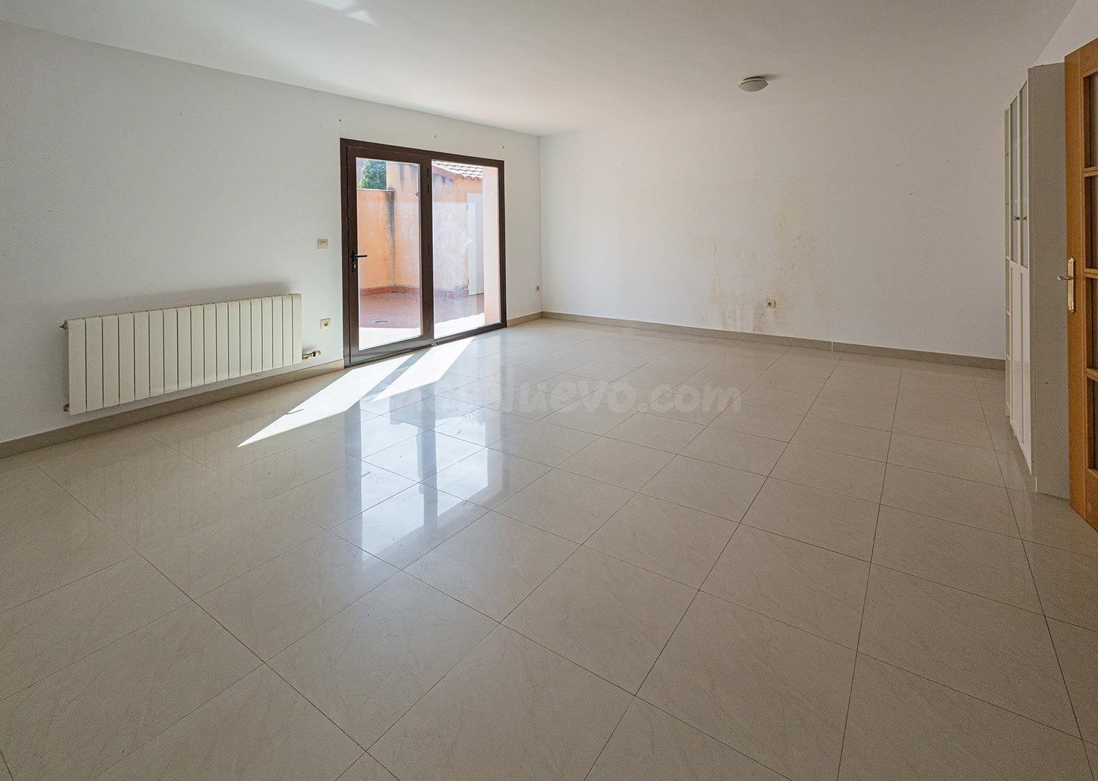 CHALET ADOSADO EN MUCIENTES, 2 PLANTAS, 4 DORMITORIOS Y GARAJE - foto 3