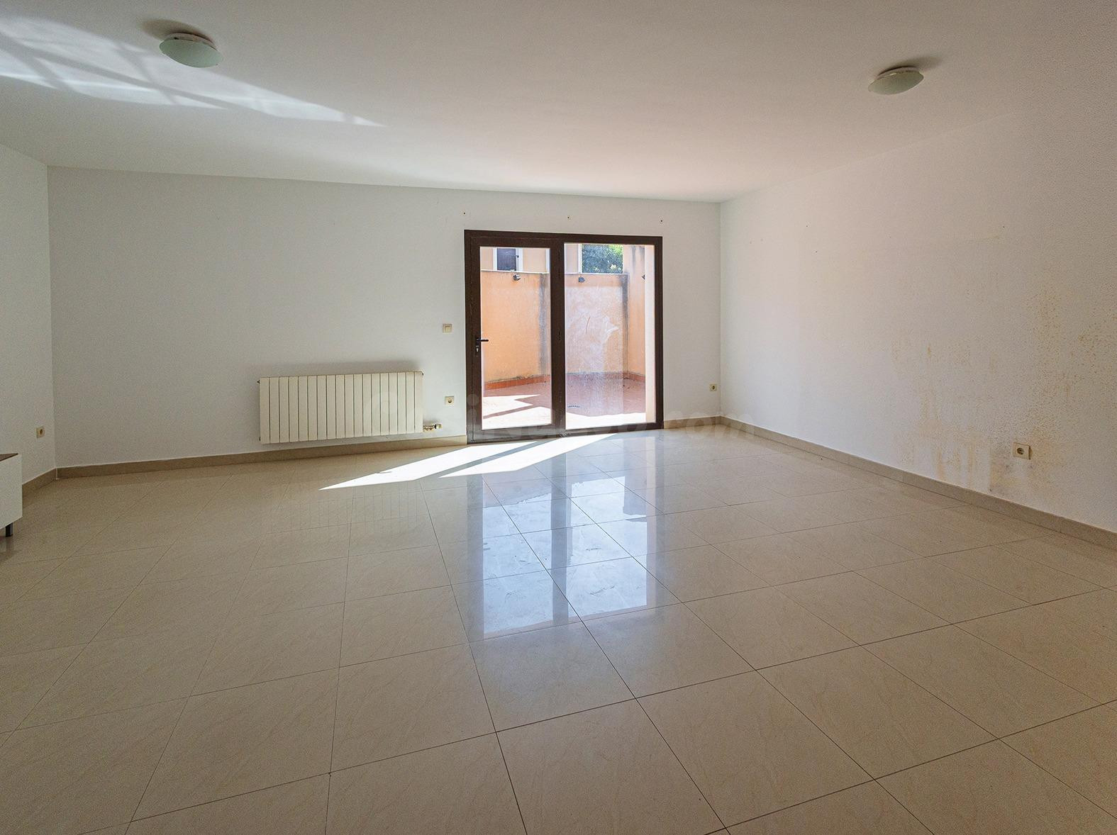 CHALET ADOSADO EN MUCIENTES, 2 PLANTAS, 4 DORMITORIOS Y GARAJE - foto 4