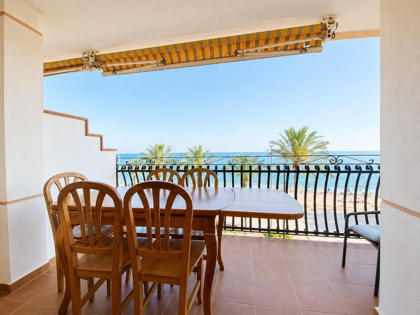 ESPECTACULAR VIVIENDA EN PRIMERA LINEA DE MAR!!! - foto 2