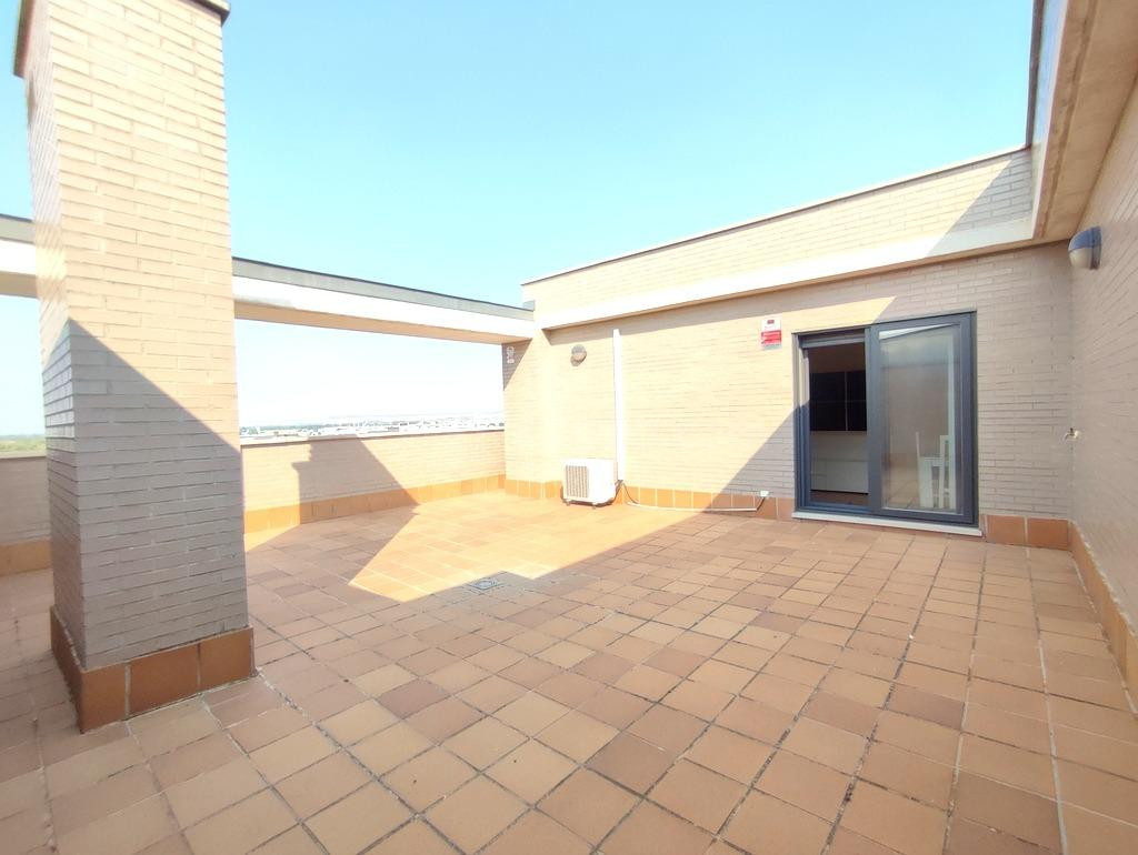 ATICO VENTA PINAR DE JALON, 3 DORMITORIOS, TERRAZA 48M2, PISCINA COMUNITARIA - foto 2