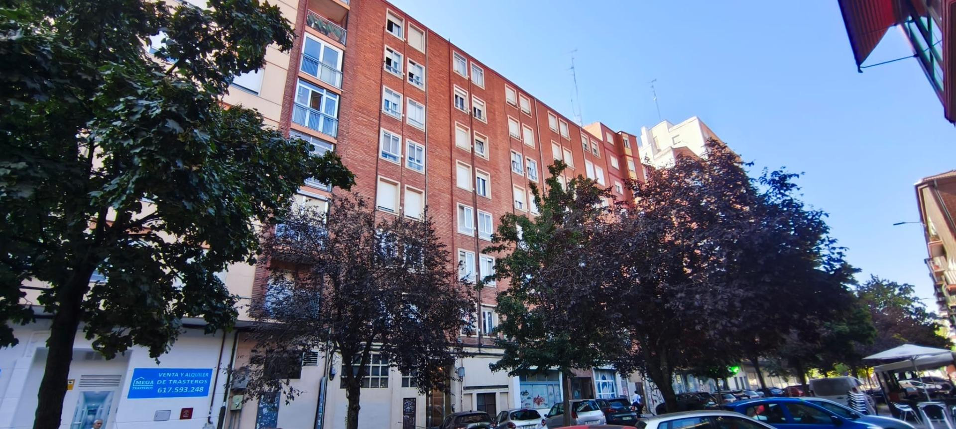 Vivienda en Calle Magallanes con Potencial de Mejora