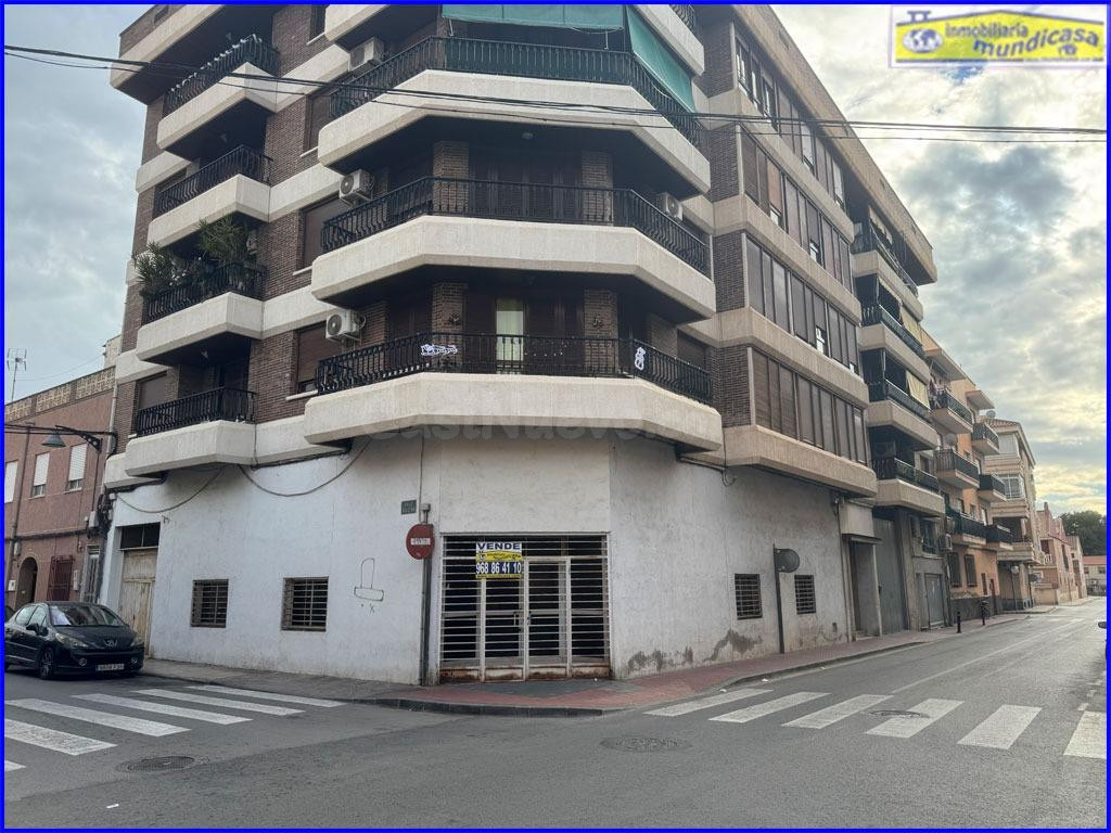 Amplio Local Comercial en el Corazón de Santomera