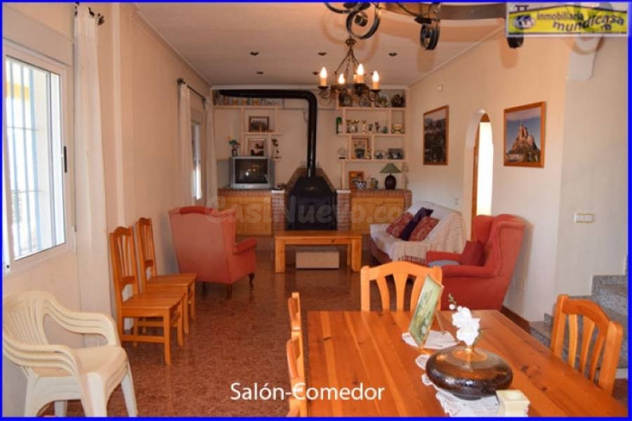 Chalet con piscina en zona Los Periquitos