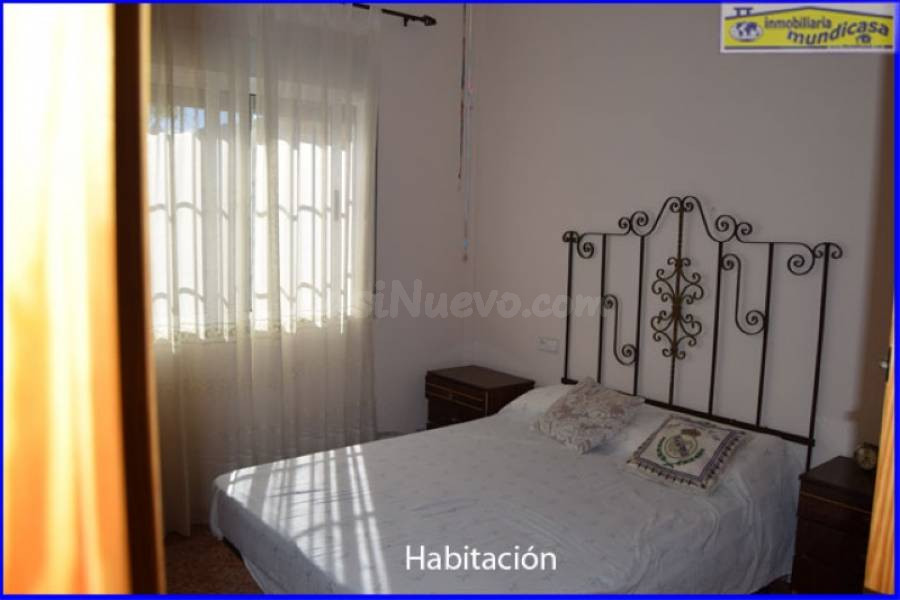 Chalet con piscina en zona Los Periquitos - foto 4