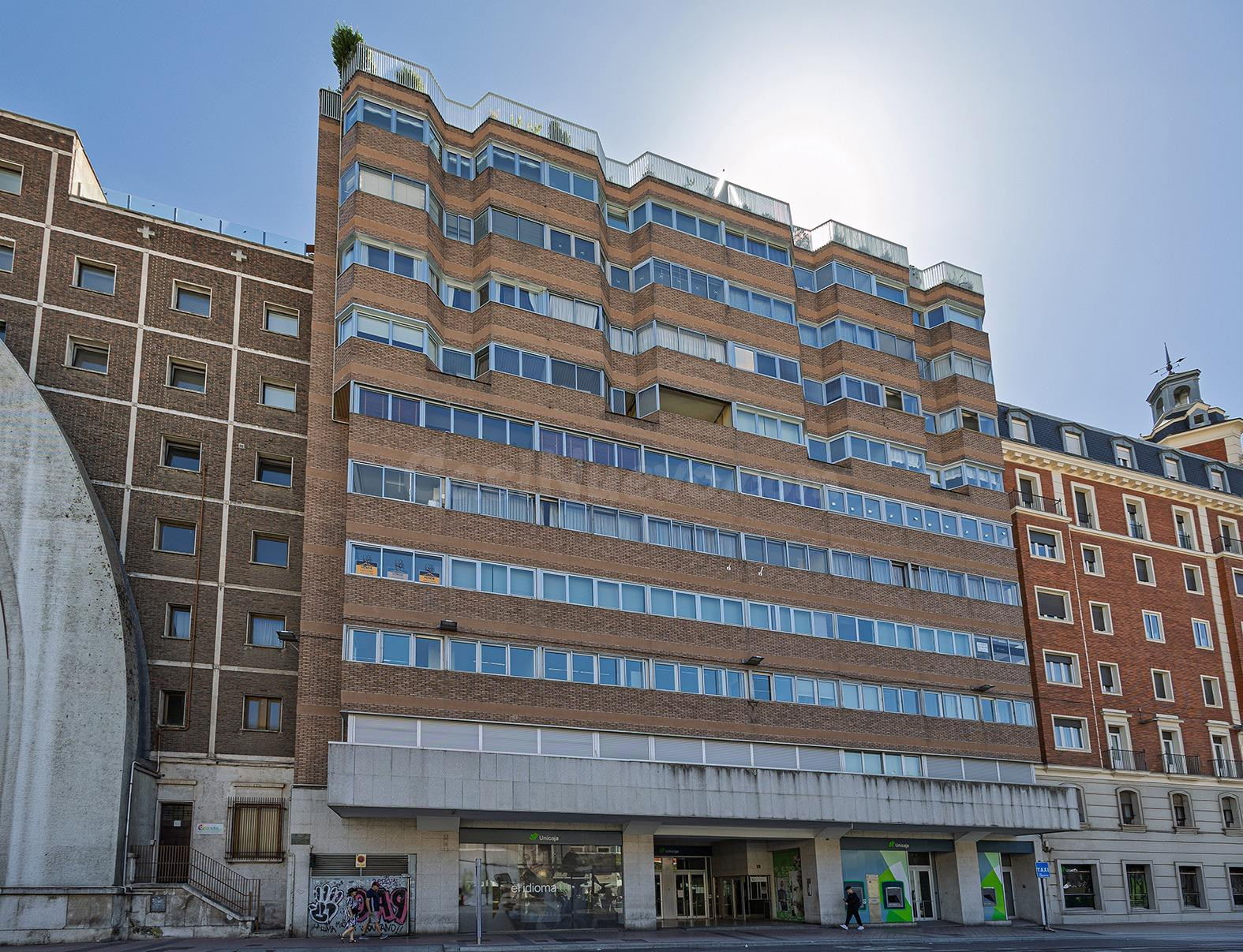 Piso de 175 m2 y 6 dormitorios. con GARAJE en Plaza España, Valladolid