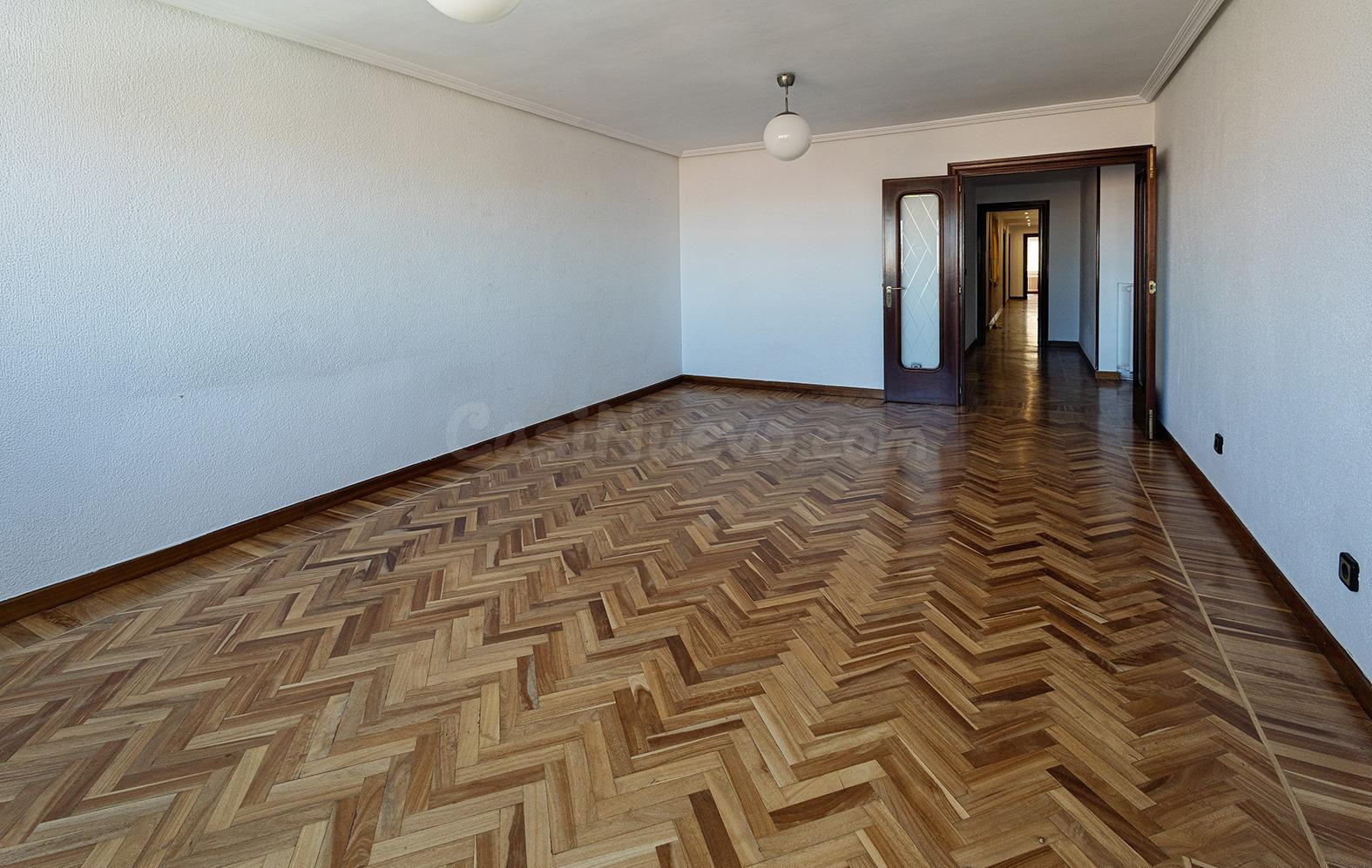 Piso de 175 m2 y 6 dormitorios. con GARAJE en Plaza España, Valladolid - foto 4