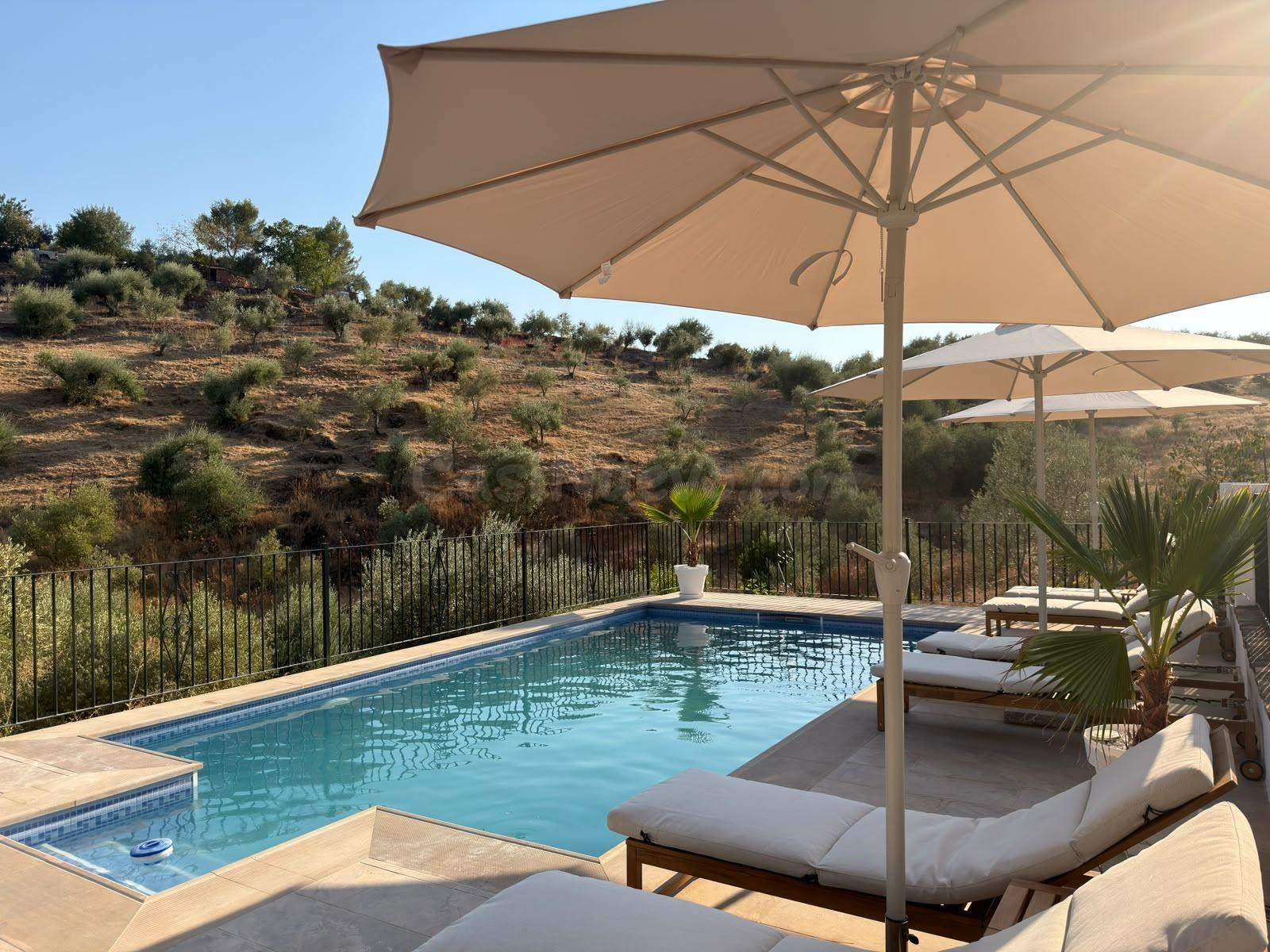 ¡¡¡Finca rústica con olivos, piscina y vistas espectaculares