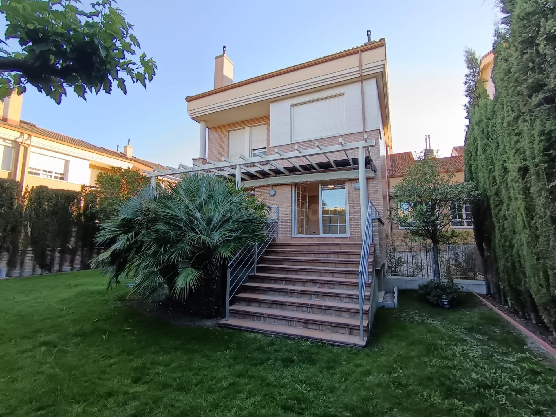 Impresionante Adosado en Las Villas - Sta Ana, Valladolid por €2540 - foto 2