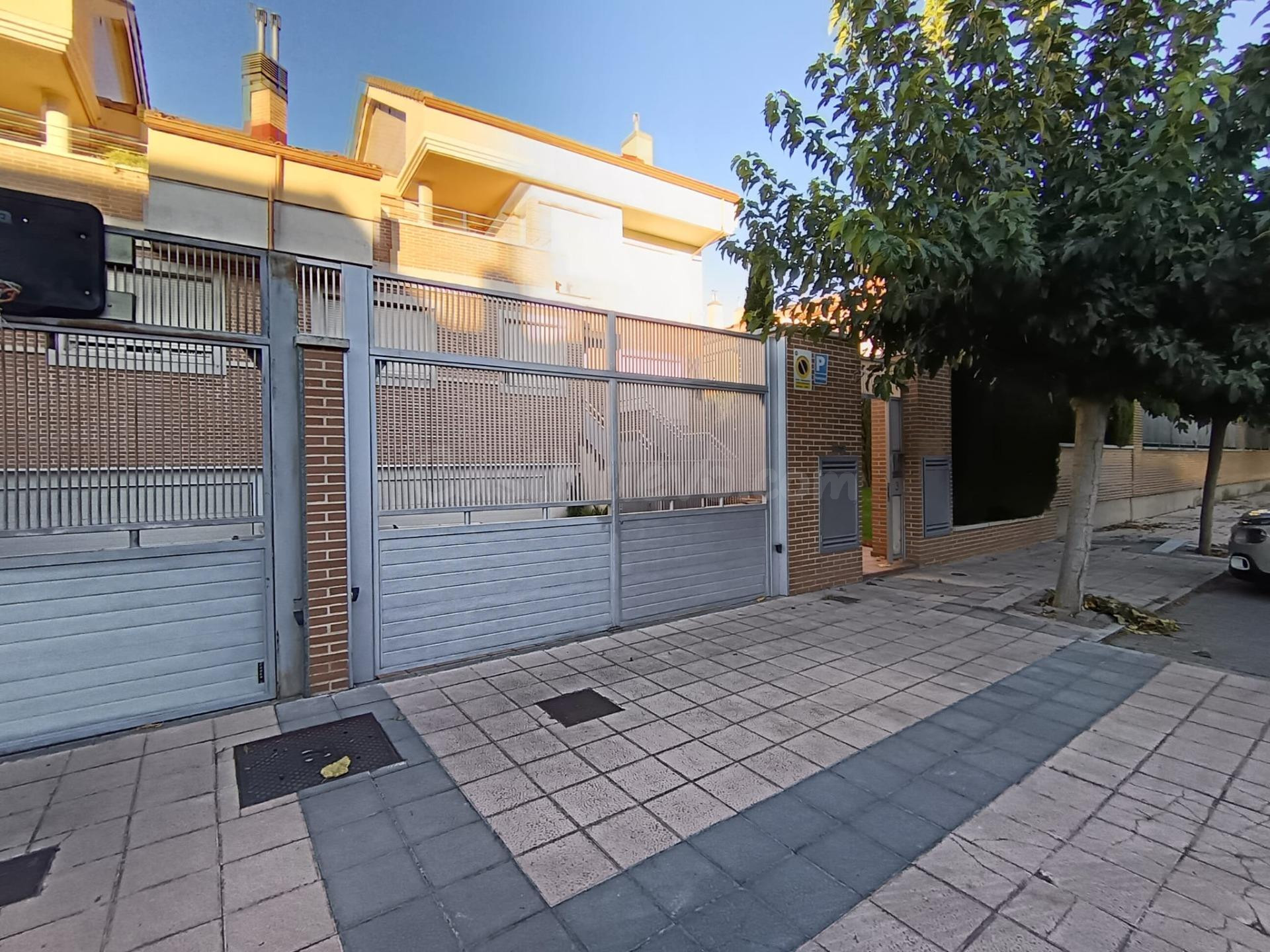 Impresionante Adosado en Las Villas - Sta Ana, Valladolid por €2540 - foto 4