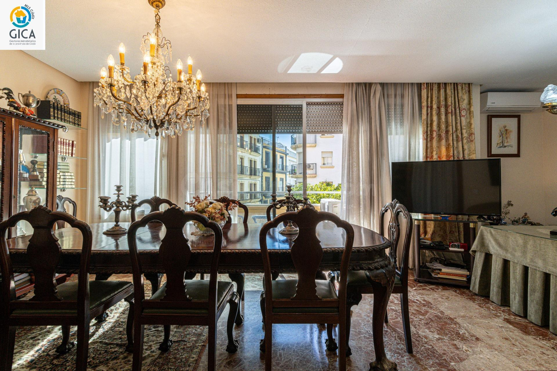 Gran piso de 150m2 con terraza y orientación SUR – Calle Arcos (Centro) - foto 3