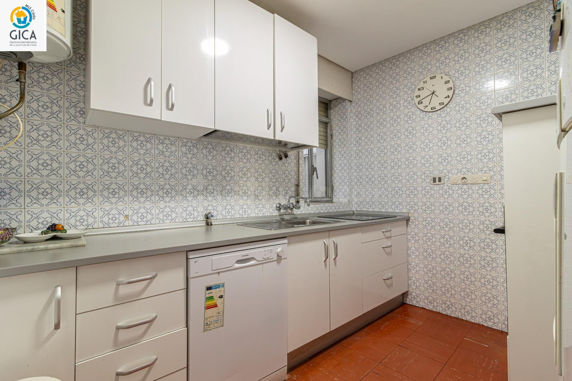 Gran piso de 150m2 con terraza y orientación SUR – Calle Arcos (Centro) - foto 4