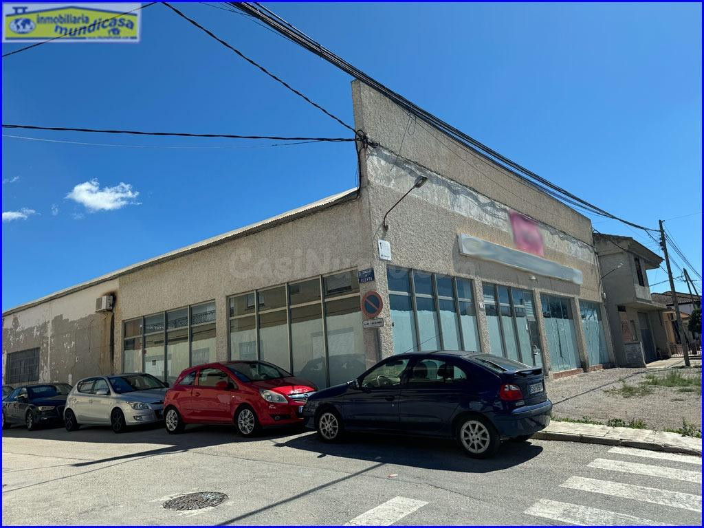 Nave de 1.000 m2 con Escaparate en Beniel